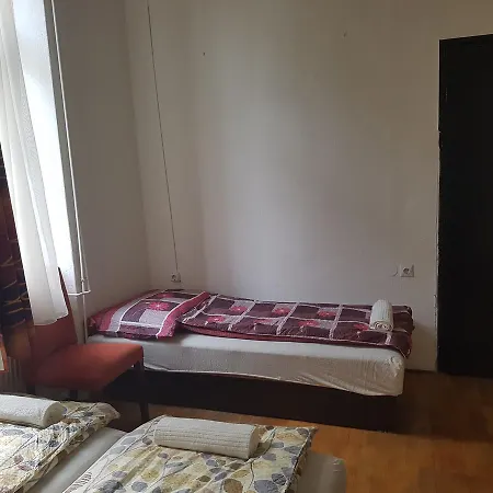 Frantic Monkey I Orjongo Majom 旅馆